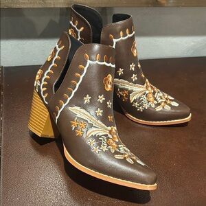 NEW Brown Embroidered Western Ankle Boots
